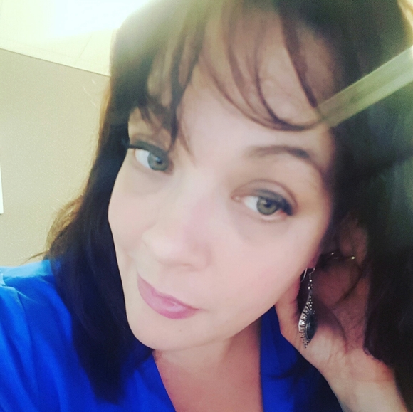 Meet your Posher, Tracy - Picture 2 of 2